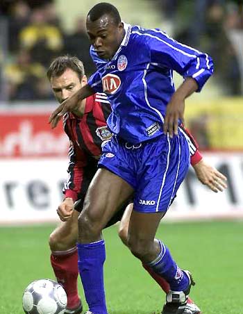 人對他的身 人對他的身